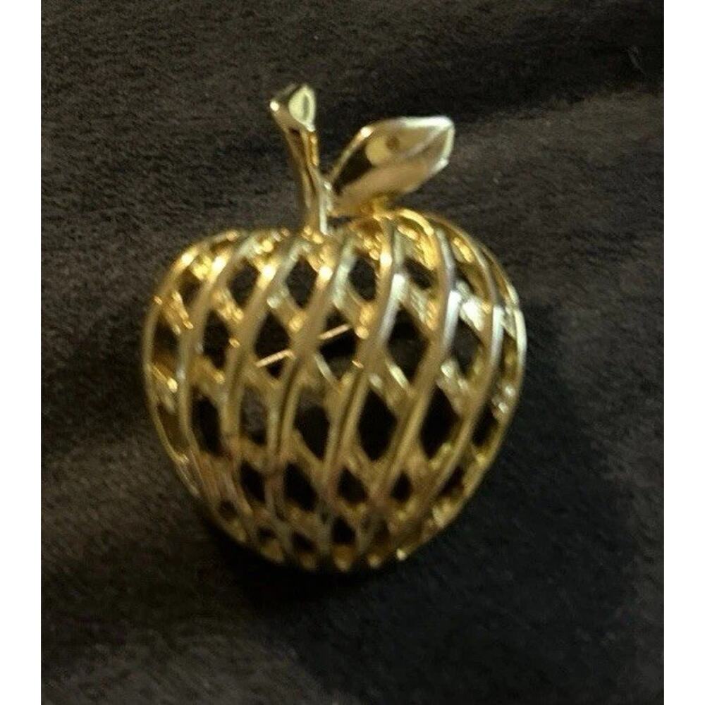 Vintage Gold Toned Woven Apple Pin Brooch Leaf Teacher Gift